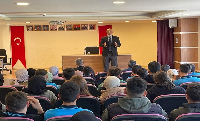 Müftü Topcan Öğrencilerle Buluştu 