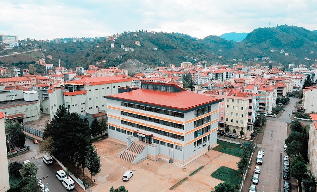 Kapılarını Öğrencilere Açtı