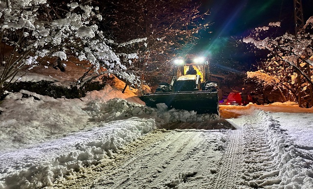 EKİPLER GECE BOYUNCA ÇALIŞTI