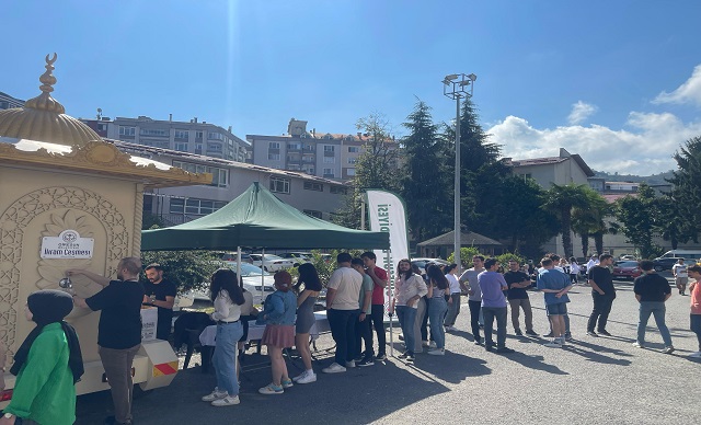 ÜNİVERSİTE ÖĞRENCİLERİNE SICAK KARŞILAMA