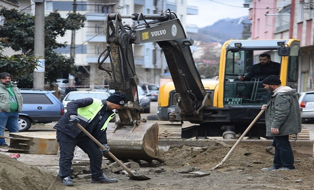 ÜSTYAPI ÇALIŞMALARI SÜRÜYOR