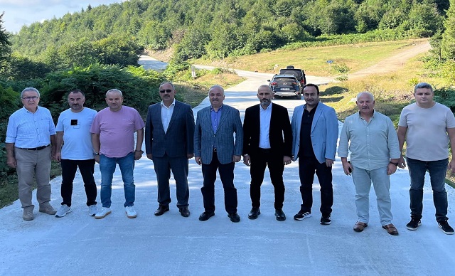 PAŞAKONAĞI YAYLASI GRUP YOLU TAMAMLANIYOR