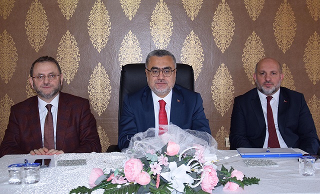 Dinç ''Toplumun her kesimine ulaşıyoruz''