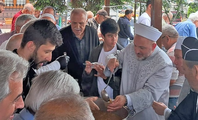Müftülükten Vatandaşlara Aşure İkramı