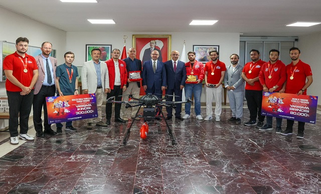 Vali Serdengeçti: TEKNOFEST 2025’teki Başarılarını Tebrik Etti