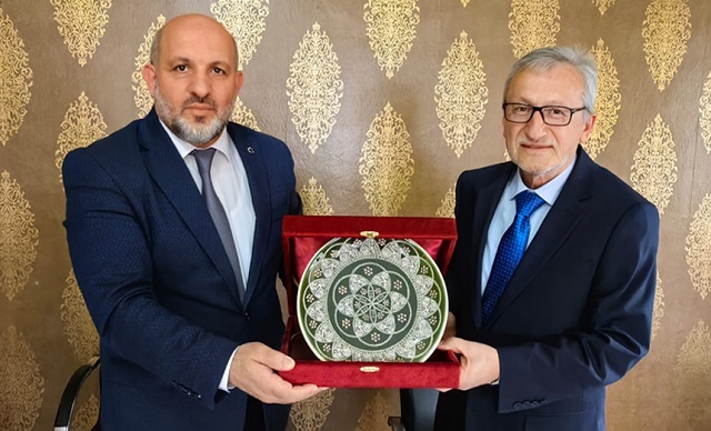 Meslektaşlarıyla Vedalaştı
